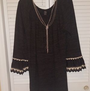 Trendy lace sleeved tunic
